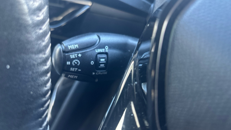 Peugeot 2008 1.2 PureTech 130 Allure Premium 5dr Petrol Estate